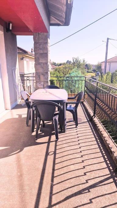 Maison A Aurillac - 3 Chambres - Arrivee Autonome ภายนอก รูปภาพ